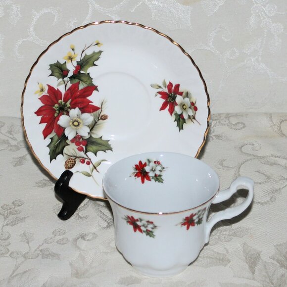 Mismatched Christmas Poinsettia Teacup Set | Bluebird | Royal Heritage - Picture 10 of 13